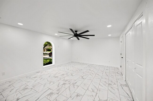 Building Photo - 12831 Nyack Dr