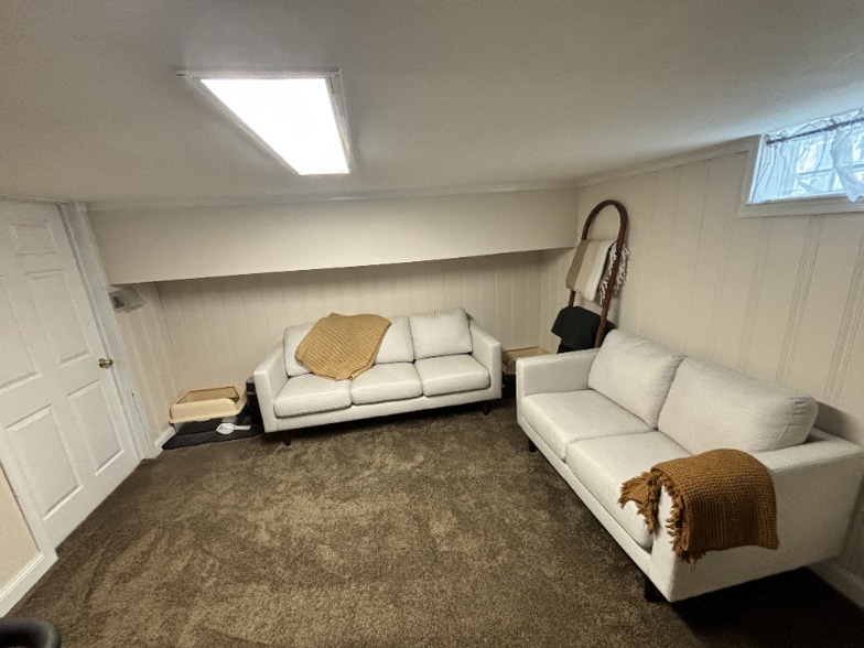 Building Photo - 946 Kenwood Rd