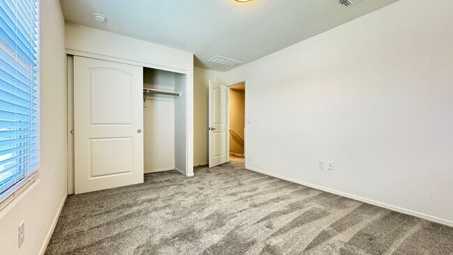 Building Photo - North Central (Mountain and Prince)  2 story, 3 bed, 2.5 bath home with 2 car garage!