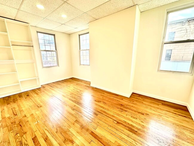 Building Photo - 325 Central Ave