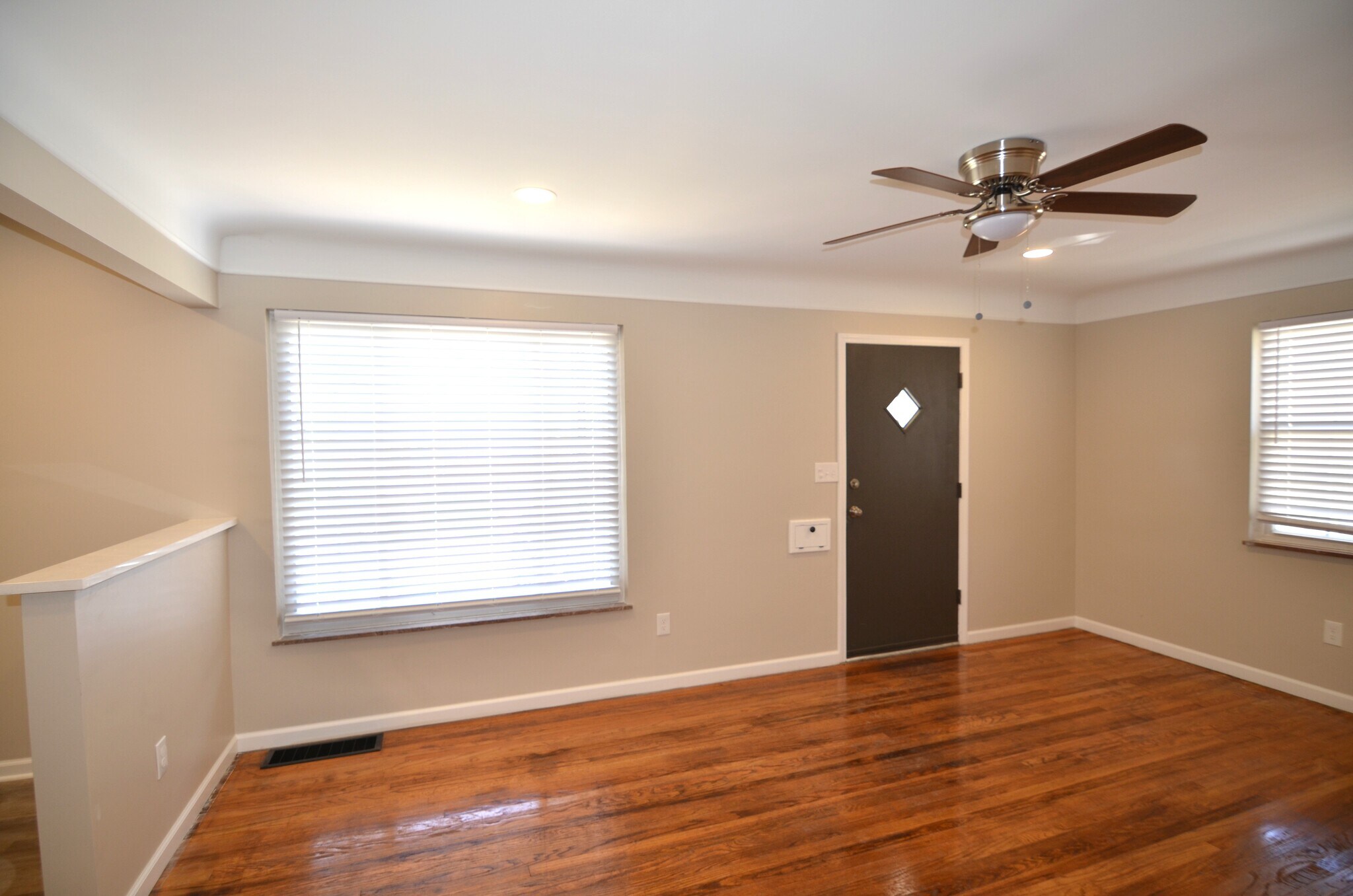 Building Photo - 1122 Alcliff Ln