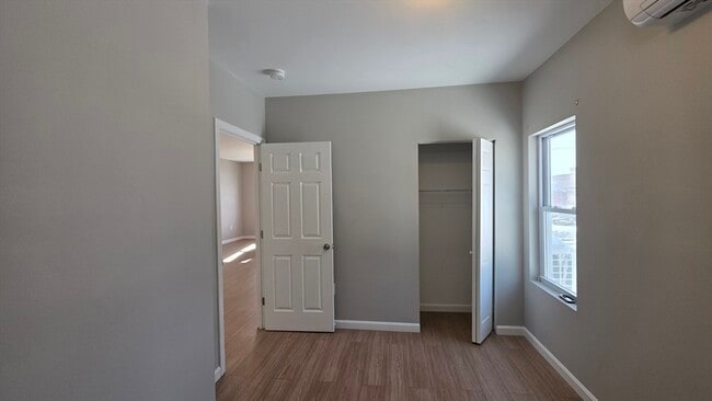 Building Photo - 31 Hicks St