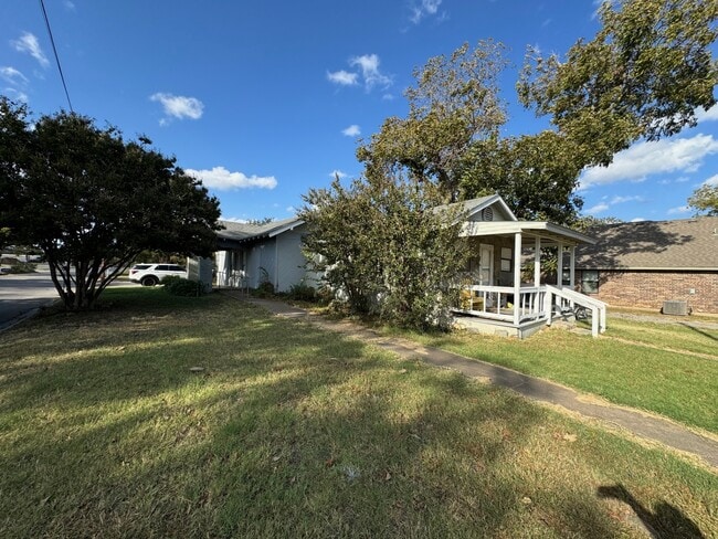 Building Photo - 683 W Tarleton St