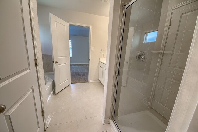 Building Photo - 5-BEDROOM HOME IN WESTPOINTE @ RIVERSTONE