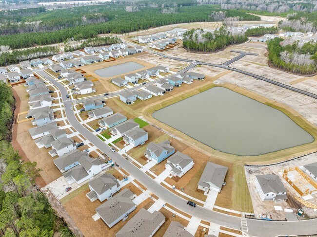 Building Photo - 3 bedrooms, 2 1/2 bathrooms in Richmond Hill's Heartwood Community