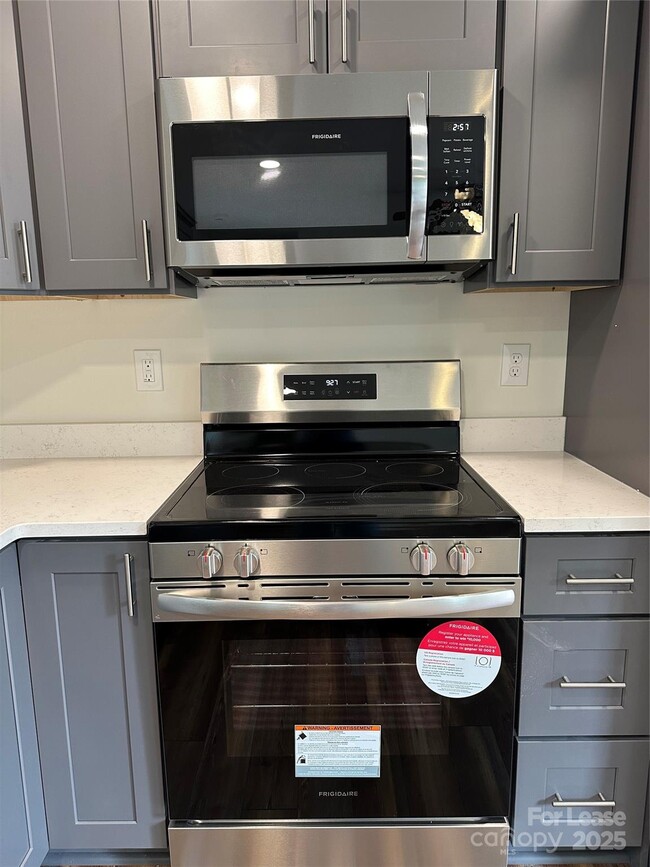 Building Photo - 317 W Newton St