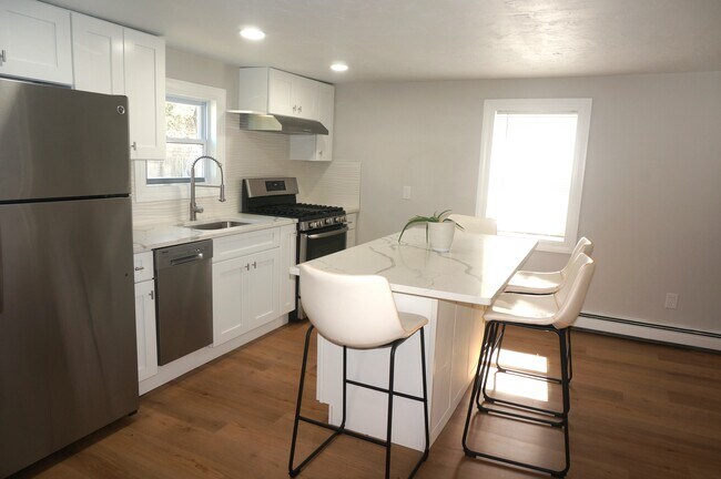 Building Photo - 301 Concord Rd