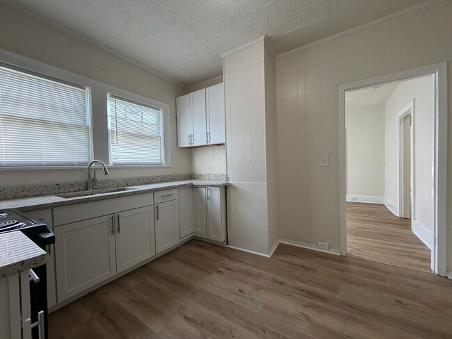 Building Photo - 918 Darlington Way SW
