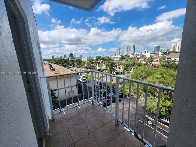 Building Photo - 3944 NE 167th St