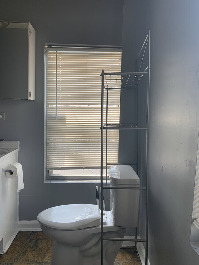 Building Photo - Rowhome in West Baltimore