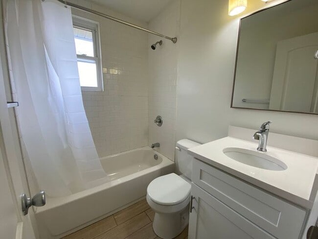 Building Photo - Inglewood 2/1 Duplex - Renovated - Fenced ...