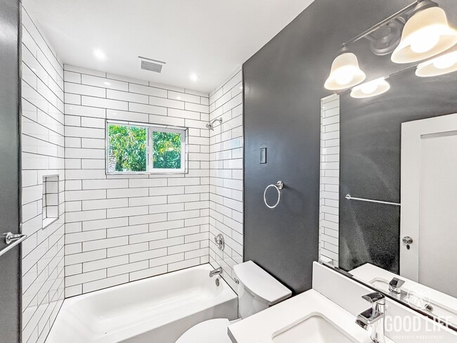 Building Photo - Newly Remodeled 3B/2BA House in North Park!