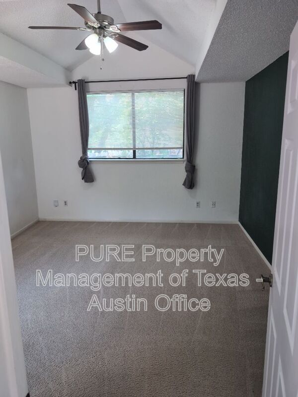 Building Photo - 15705 Monona Cove