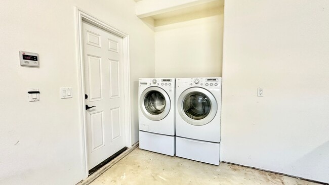 Building Photo - Great Single Story Home Minutes from Everything in Quiet cul-de-sac Street & Neighborhood Locatio...