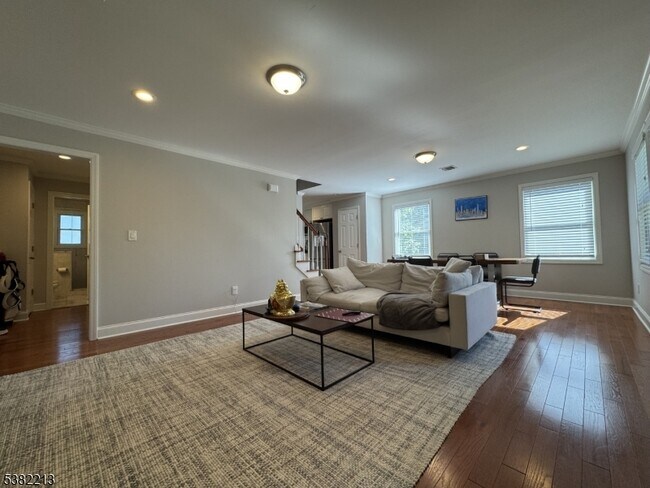 Building Photo - 4 Alma Ave