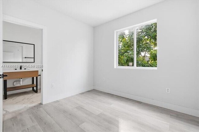 Building Photo - 1126 NW 28th St