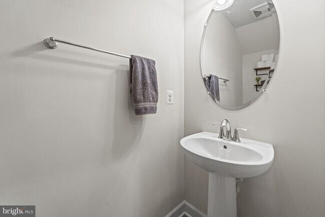 Building Photo - This beautiful 3 bed 2.5 bath 2-story condo provides a grand feeling with tall ceilings & over 16...