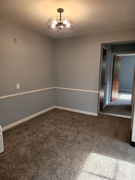 Building Photo - 3131 Mozart Ave