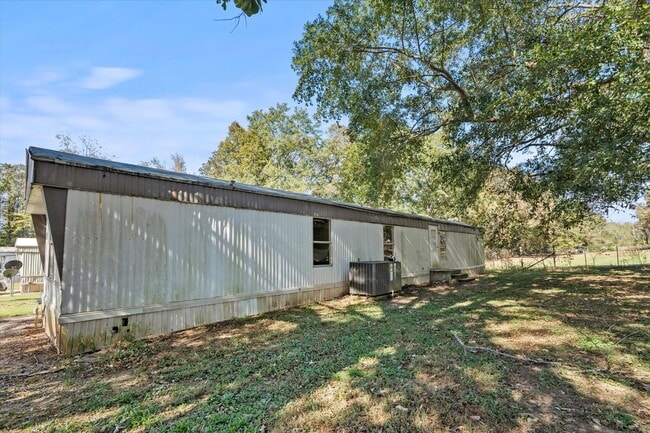 Building Photo - Beautifully Updated 3BR/2BA Trailer in Muscle Shoals – Quiet Country Living
