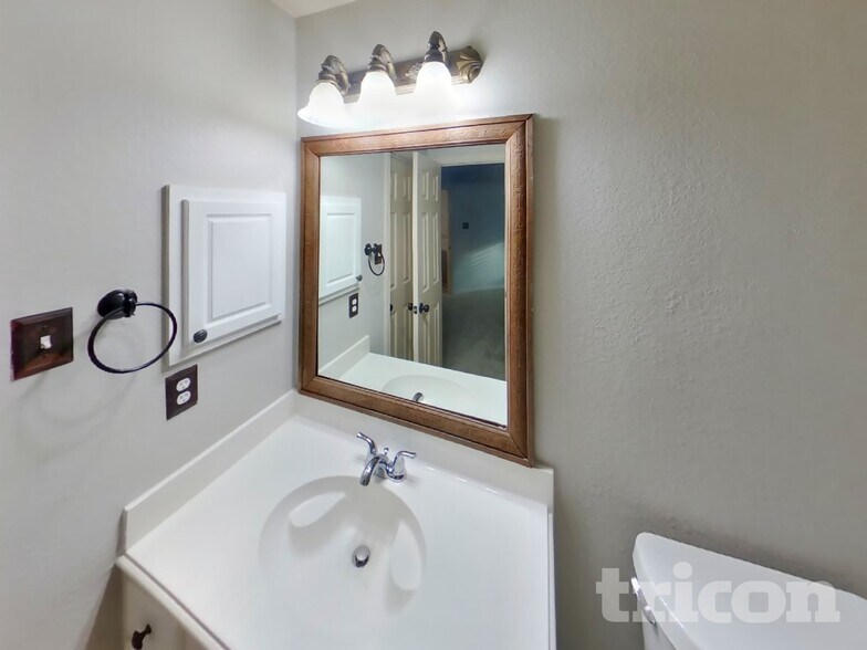 Building Photo - 10601 Waterview Pkwy