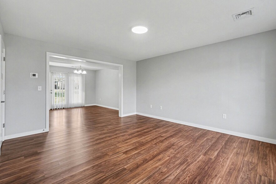 Building Photo - 120 Hart Ln