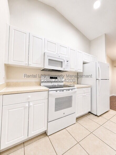 Building Photo - 764 Breamer Ave S