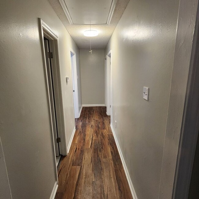 Building Photo - 4765 Covington Pike