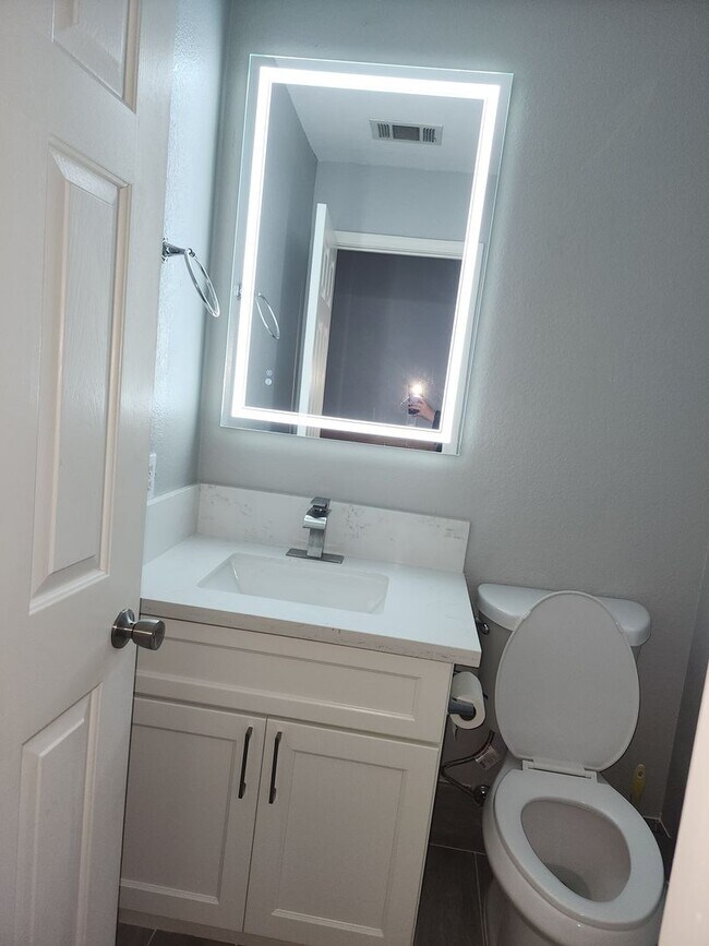 Building Photo - 1609 Cashmere Dr