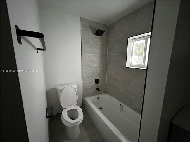 Building Photo - 4429 SW 21st St