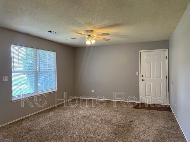 Building Photo - 2128 Highridge Dr