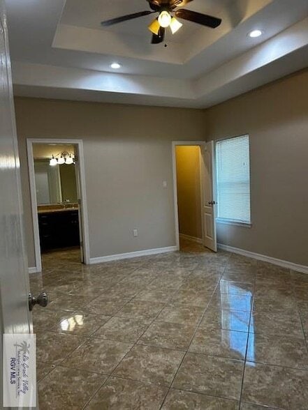 Building Photo - 6654 Pino Azul Dr