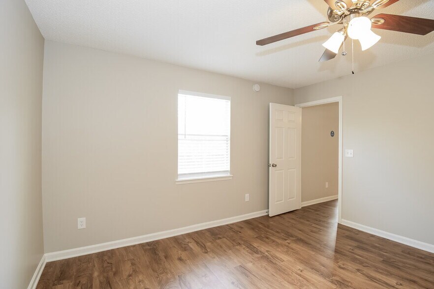 Building Photo - 1603 Twin Oak Ln