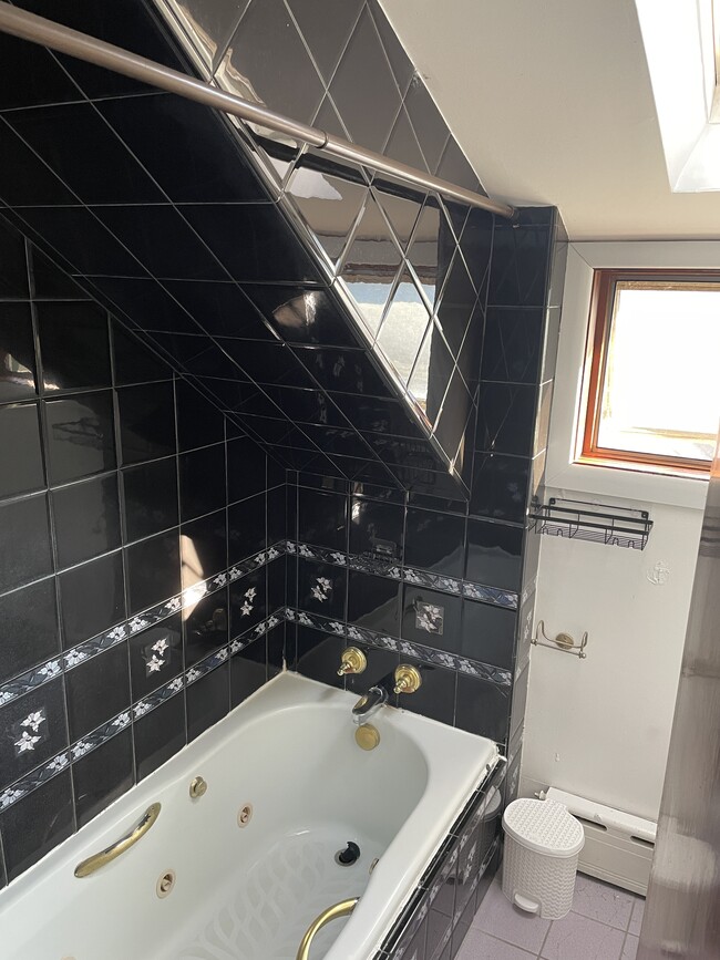 Building Photo - 84 Bridge St