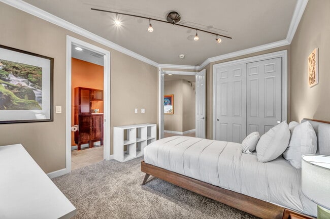 Building Photo - 1520 Taos Ln