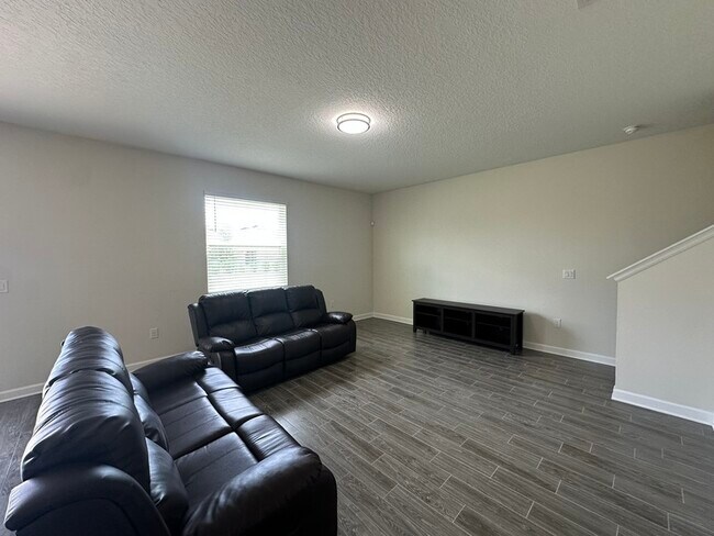 Building Photo - 1616 Oak Blossom Dr