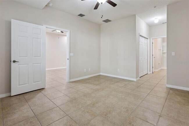 Building Photo - 2720 Oakwater Dr