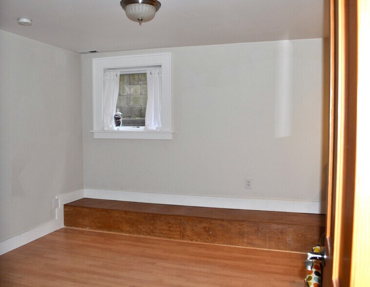 BR1 - 106 NW 56th St