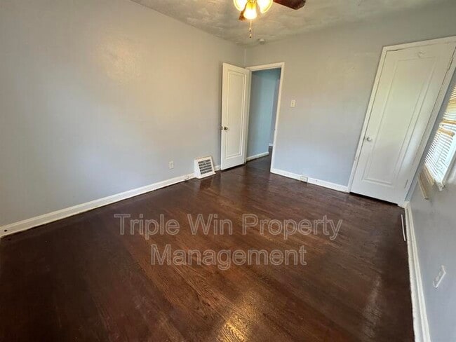 Building Photo - 6400 Myron Ave