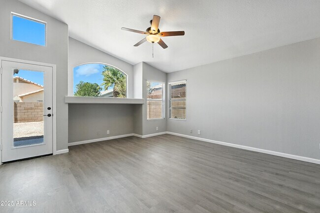 Building Photo - 1424 E Binner Dr