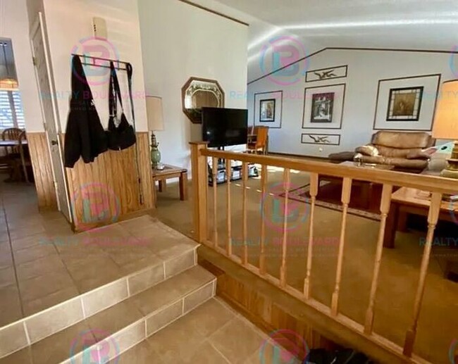 Building Photo - Spacious 4-bedroom, 3-bath home located in...