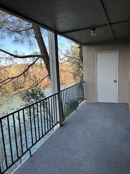 Building Photo - 1046 Continental St