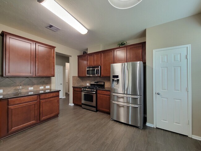 Building Photo - 805 Arlington Pointe Dr