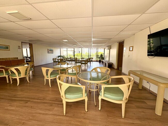 Building Photo - Available Now- 1 BED/1 BATH/2 PRKG in Chateau Waikiki! ALL Utilities Included, 6 Mo. Lease, Fully...