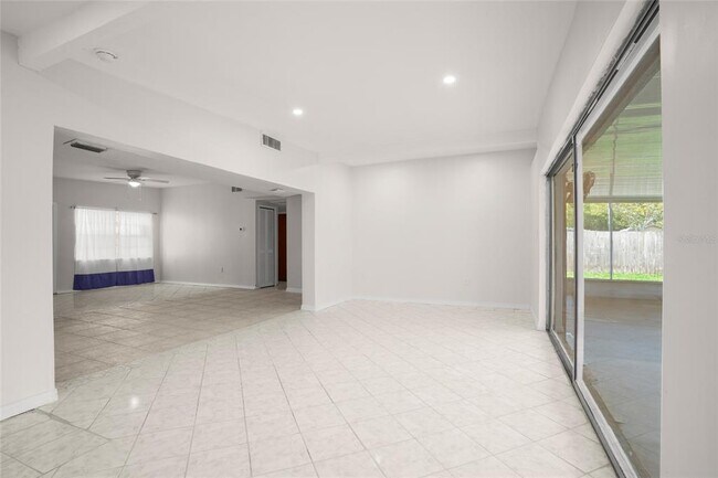 Building Photo - 512 Langford Cir