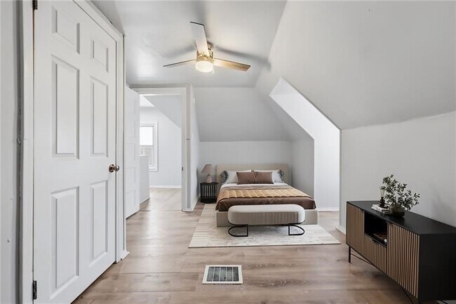Building Photo - 228 Sylvan Walk