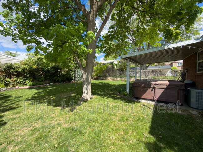 Building Photo - 2323 Bryan Ave