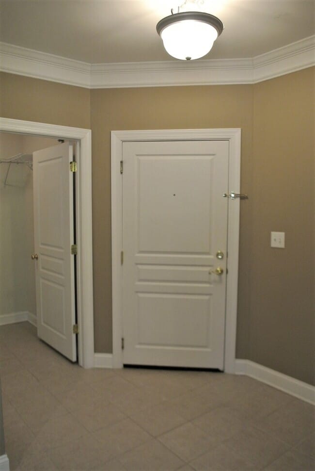 Building Photo - 1621 Providence Glen Dr