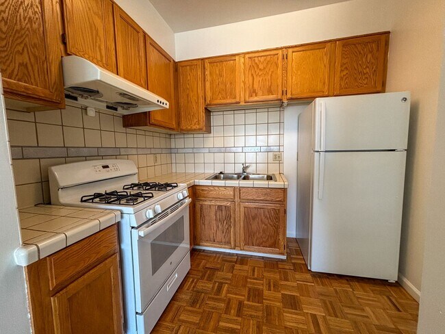 Building Photo - 749-749 Taraval St