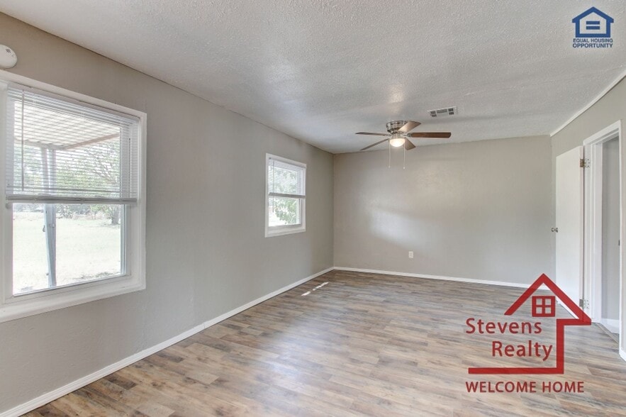 Building Photo - 2316 NW 28th St