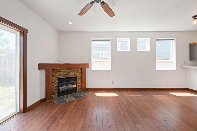 Building Photo - Charming 3-bdrm/2-bath Slender Home in Roseway. Fenced backyard, 1-car garage